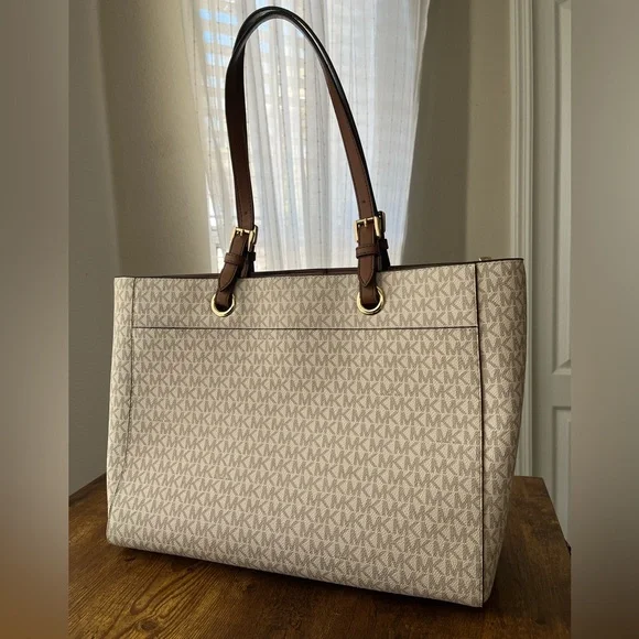 Michael Kors Brown & Cream Laptop Purse - Picture 9 of 16